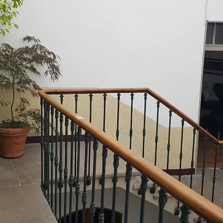 לינה וארוחת בוקר Chez Et Karine 4*
