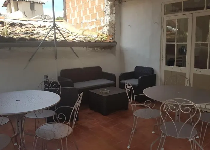 Chez Et Karine Bed & Breakfast Sauve